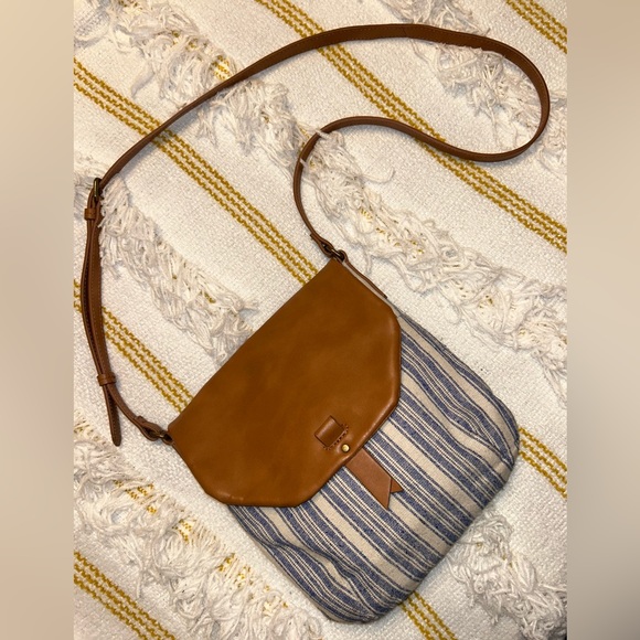 Lucky Brand Handbags - Lucky Brand Genuine Leather Tyna Crossbody
